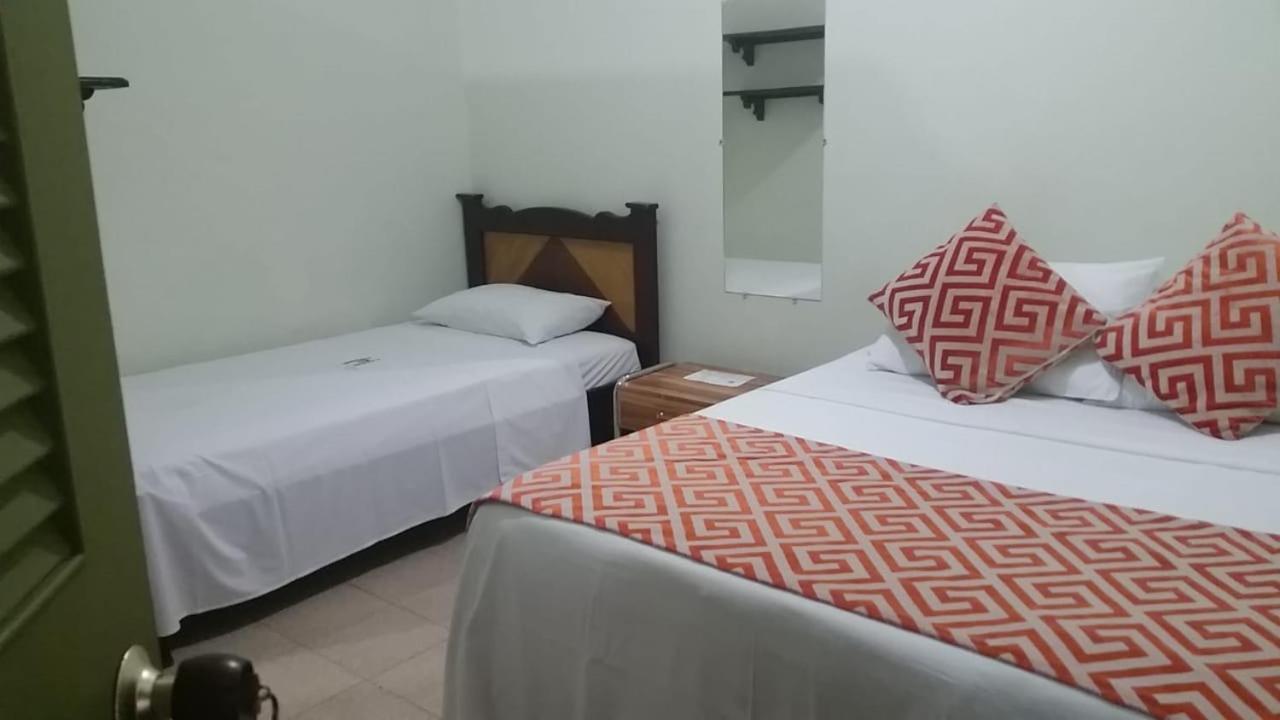 Hosteria De La Plaza Menor Santa Fe de Antioquia Exteriör bild