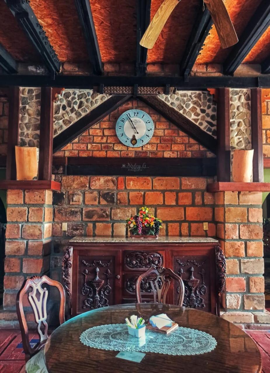 Hosteria De La Plaza Menor Santa Fe de Antioquia Exteriör bild
