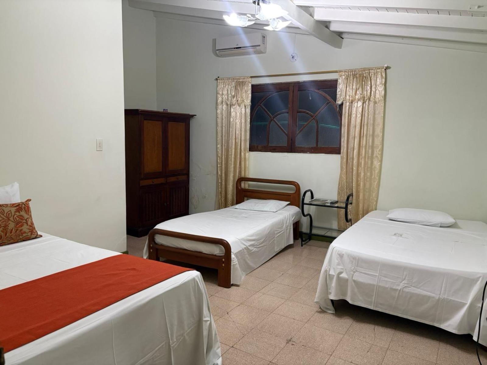 Hosteria De La Plaza Menor Santa Fe de Antioquia Exteriör bild