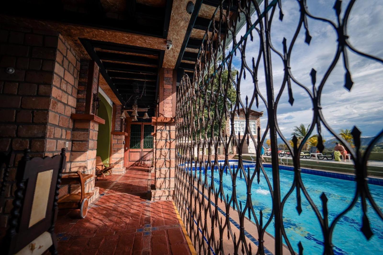 Hosteria De La Plaza Menor Santa Fe de Antioquia Exteriör bild