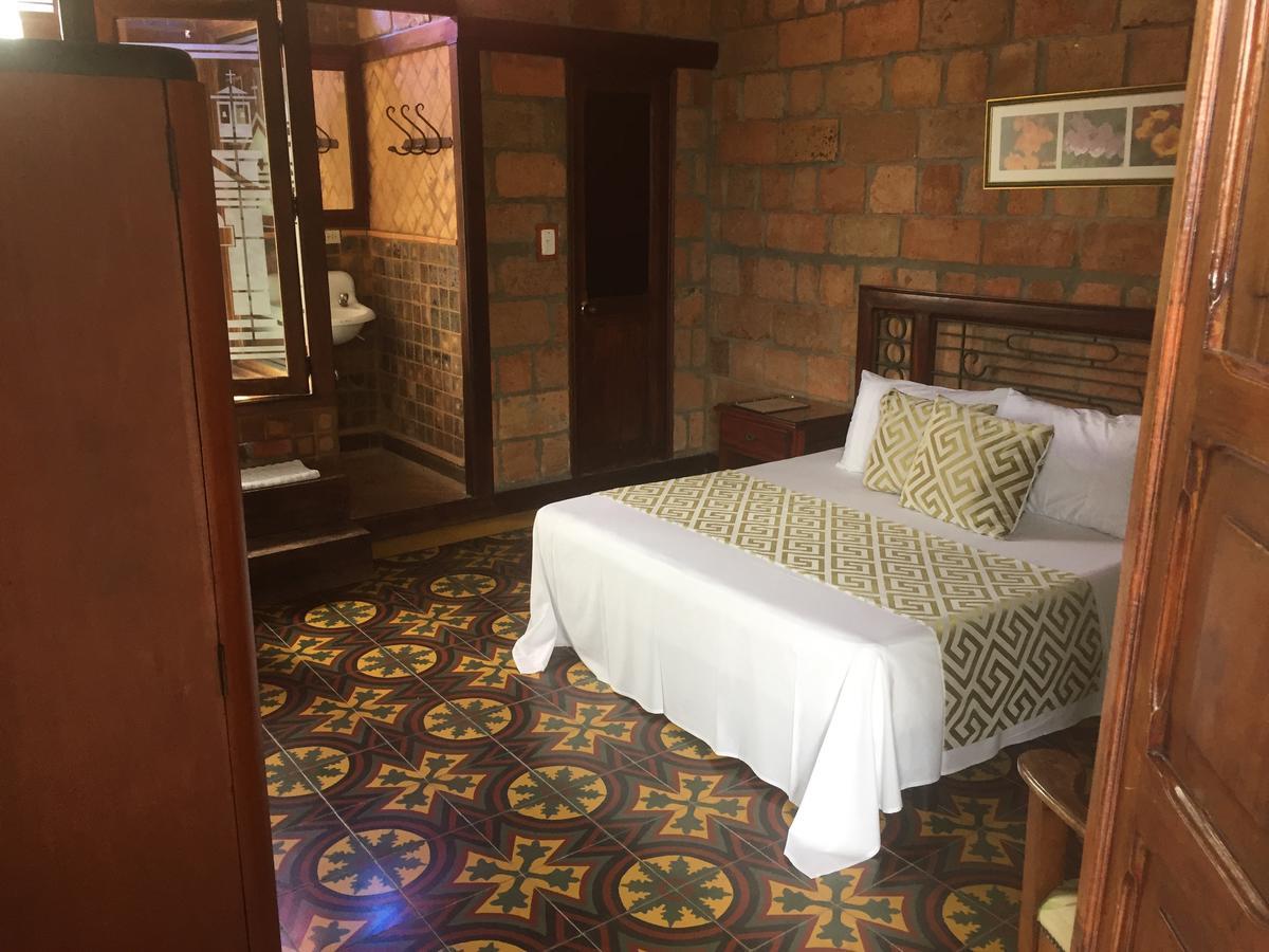 Hosteria De La Plaza Menor Santa Fe de Antioquia Exteriör bild