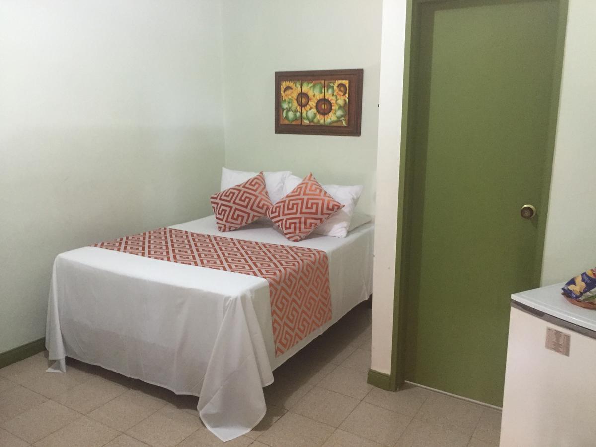 Hosteria De La Plaza Menor Santa Fe de Antioquia Exteriör bild