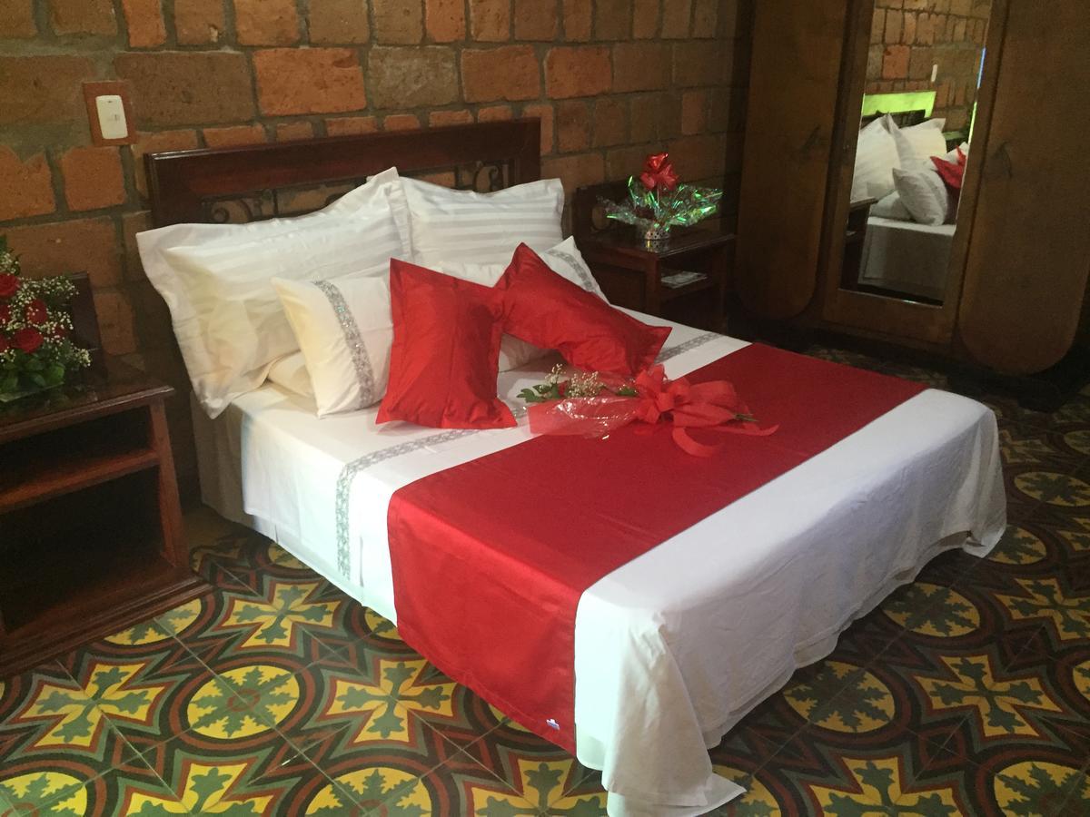 Hosteria De La Plaza Menor Santa Fe de Antioquia Exteriör bild